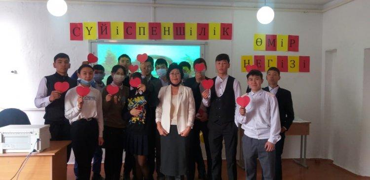 1наурыз Алғыс айту күріне байланысты «Сүйіспеншілік өмір негізі » тақырыбында дебат оындары 11сынып тар арасында өтті.  Дебатты ұйымдастырып жүргізген Мауленқұлова Бақыт әпкей.