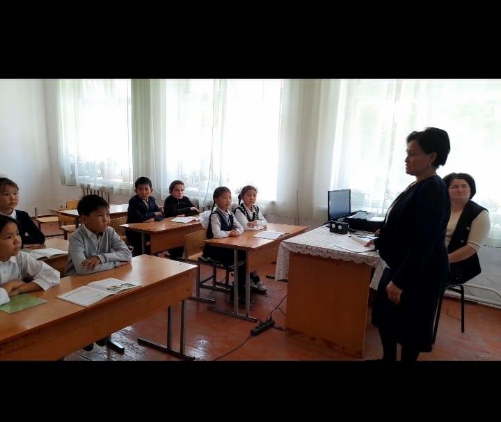 :«Оқуға құштар мектеп» аясында   «Кітап сиқырлы әлем» 1 сынып арасында кітапханалық сабақ өткізілді.