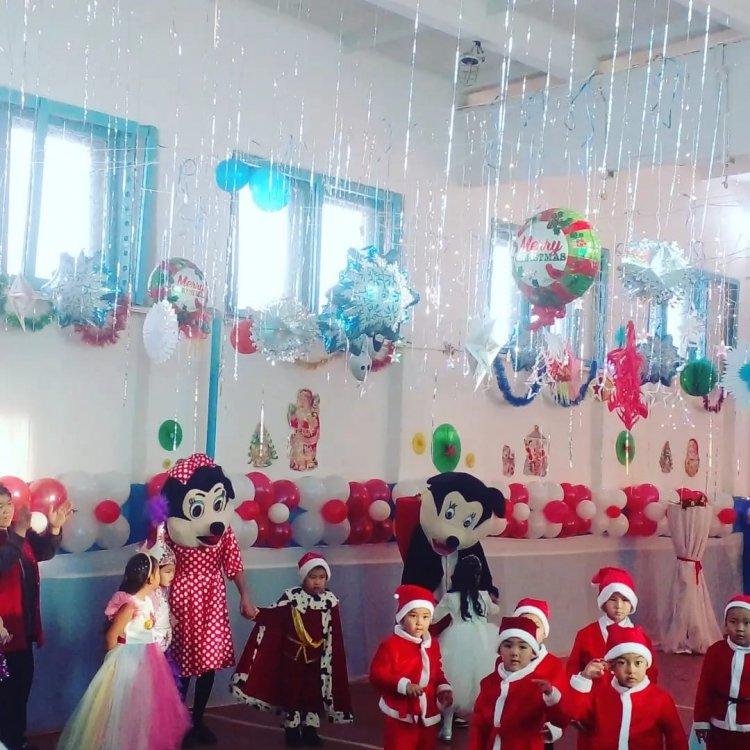 2022 жылдың  27-28-29 Желтоқсан күндері мектебімізде 0-11 сыныптар арасында  "Жаңа жылдық шырша"мерекесі өтті.