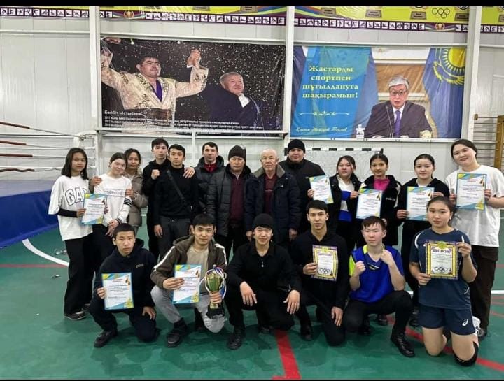 №2 орта мектеп Аудандық волейболдан  ұлдар қыздар арасында жарыстан 8-10 сыныптар оқушылары  ІІ орын иеленді.